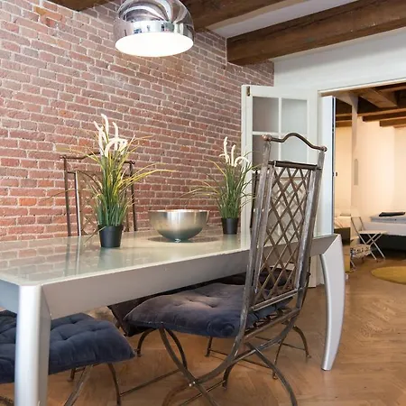 The Wall Homestay Amsterdam